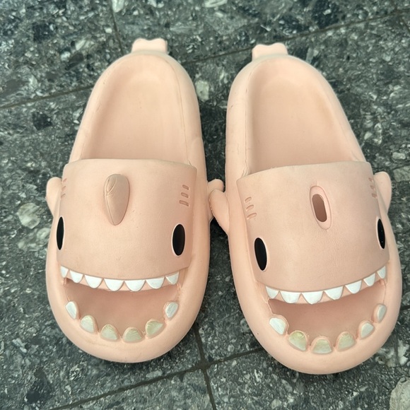 Unisex pink shark slippers/slides/sandals. Thick EVA. Size 40-41. - Picture 2 of 5